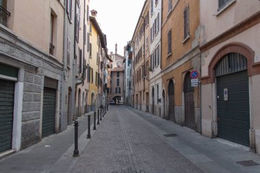 Brescia, İtalya - 1 Ağustos 2018: Tipik Brescia Eski Kasabası manzarası 1 Ağustos 2018, Lombardy, İtalya.
