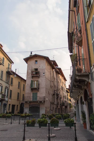 Brescia Italy August 2018 View Narrow Medieval Building Brescia Old — Stock Photo, Image