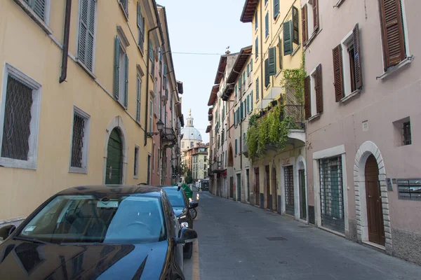 Brescia Italien August 2018 Blick Auf Die Enge Straße Mit — Stockfoto