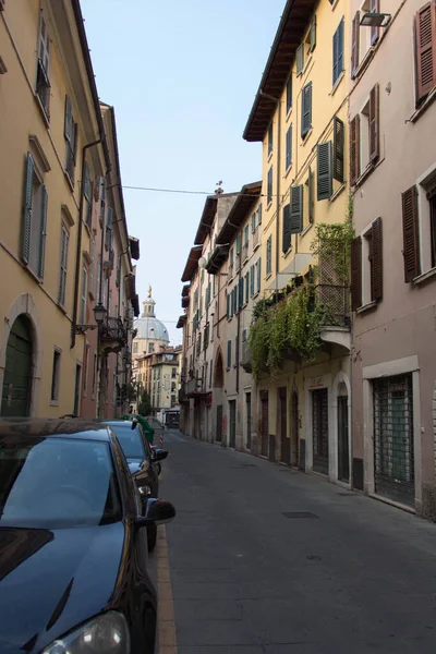 Brescia Italien August 2018 Blick Auf Die Enge Straße Mit — Stockfoto