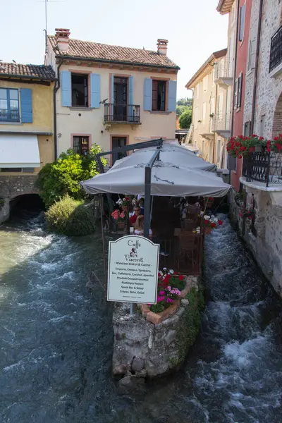 Italia Valeggio Sul Mincio Mayo 2018 Vista Del Río Restaurante — Foto de Stock