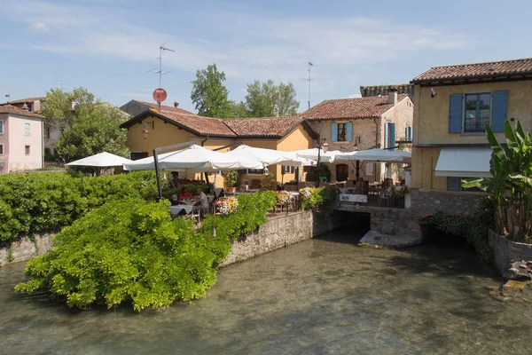 Italia Valeggio Sul Mincio Mayo 2018 Vista Del Río Restaurante — Foto de Stock