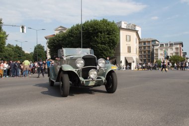 Brescia, İtalya - 19 Mayıs 2018 - CHRYSLER 75 1929 Mille Miglia 2018 rallisinde eski bir yarış arabasıdır..