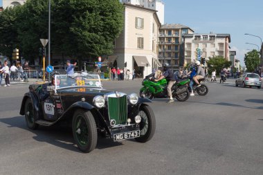 Brescia, İtalya - 19 Mayıs 2018 - MGTB 1939 Mille Miglia 2018 rallisinde eski bir yarış arabasıdır..