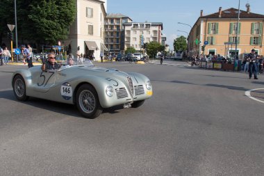 Brescia, İtalya - 19 Mayıs 2018: ALFA ROMEO 6C 2500 SS SPIDER COLLLI 1947 Mille Miglia 2018 rallisinde eski bir yarış arabasıdır..
