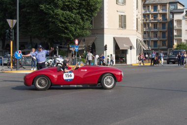 Brescia, İtalya - 19 Mayıs 2018: CISITALIA COLOMBO BARCHETTA 1948 Mille Miglia 2018 yarışında eski bir yarış arabasıdır..