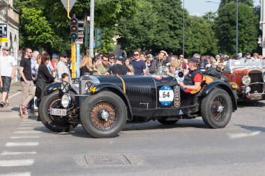 Brescia, İtalya - 19 Mayıs 2018 - MERCEDES-BENZ 710 SSK 1929 Mille Miglia 2018 rallisinde eski bir yarış arabasıdır..