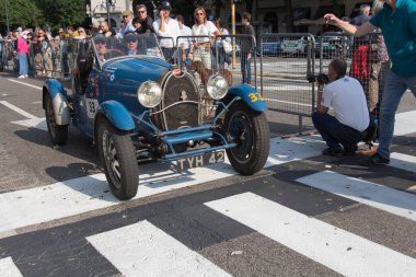 Brescia, İtalya - 19 Mayıs 2018: BUGATTI T 40 1927 Mille Miglia 2018 rallisinde eski bir yarış arabasıdır..
