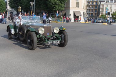 Brescia, İtalya - 19 Mayıs 2018 - INVICTA S 1933 Mille Miglia 2018 rallisinde eski bir yarış arabasıdır..