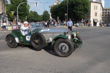 Brescia, İtalya - 19 Mayıs 2018 - INVICTA S 1933 Mille Miglia 2018 rallisinde eski bir yarış arabasıdır..