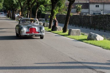 Brescia, İtalya - 19 Mayıs 2018: 19 Mayıs 2018 tarihinde İtalya 'nın Brescia kentinde yapılan ünlü italyan tarihi yarışında canlı çekim.