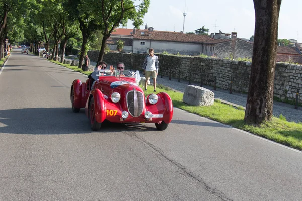 Brescia, İtalya - 19 Mayıs 2018 - FIAT 1100 508 C SPORT 1937 Mille Miglia 2018 rallisinde eski bir yarış arabasıdır..