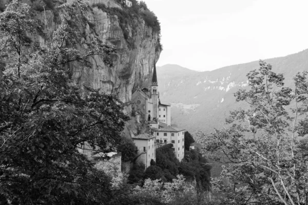 Italia Ferrara Monte Baldo Giugno 2018 Veduta Della Chiesa Costruita — Foto Stock