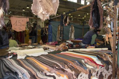 İtalya, Piacenza - 24 Mart 2018: Piacenza 'da her yıl düzenlenen ortaçağ pazarının manzarası, Emilia-Romagna, İtalya.