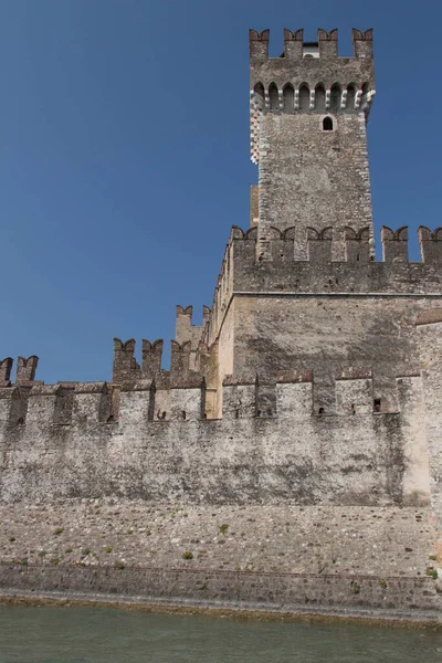 Ιταλία Λομβαρδία Αυγούστου 2018 Θέα Του Πύργου Scaliger Castle Στις — Φωτογραφία Αρχείου