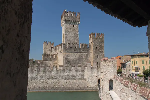 Italy Lombardy August 2018 View Scaliger Castle August 2018 Sirmione — Stock Photo, Image