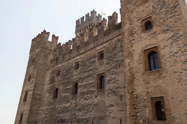 Ιταλία Λομβαρδία Αύγουστος 2018 View Anicent Walls Scaliger Castle August — Φωτογραφία Αρχείου