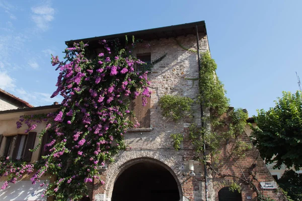 Italia Lombardía Agosto 2018 Vista Vieja Calle Casco Antiguo Sirmione — Foto de Stock