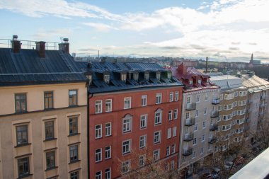 İsveç, Stockholm - 10 Aralık 2018: Kungsholmen bölgesinin 01 Aralık 2018 'de Stockholm, İsveç' teki renkli binalarının manzarası.