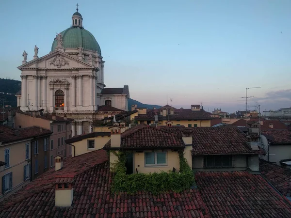 Brescia Włochy Czerwca 2018 Widok Nową Katedrę Czerwone Dachy Miasta — Zdjęcie stockowe