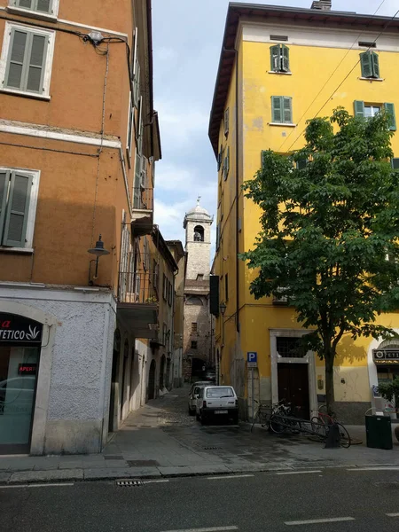 Brescia Ιταλία Μάιος 2018 Θέα Ενός Στενού Δρόμου Καμπαναριό Της — Φωτογραφία Αρχείου