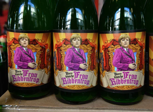 Bottles of beer featuring Chancellor of Germany Angela Merkel on label named "Frau Ribbentrop" at "Pravda Beer Theatre" restaurant brewery. — Stock Photo, Image