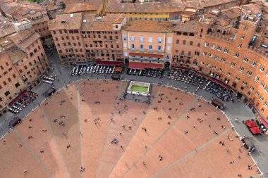 Campo Meydanı üstten görünüm Mangia Tower, Siena, İtalya