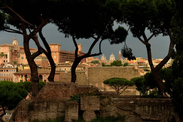 Ruínas antigas romanas em Roma, Itália — Fotografia de Stock