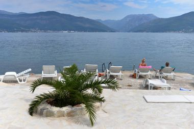 Tivat şehir, Karadağ yakınından Adriyatik Denizi kıyısında köy Krasici