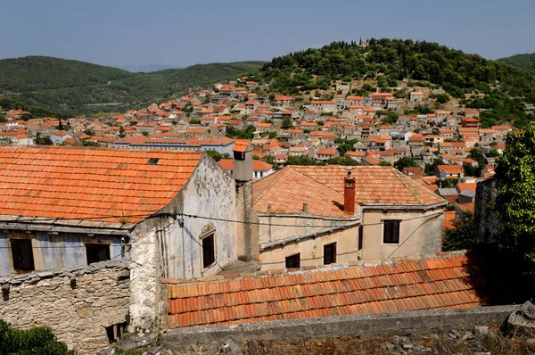 Pequeña ciudad croata Blato en la isla de Korcula, Croacia — Foto de Stock