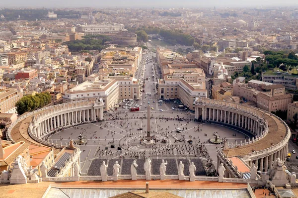 Plaza de San Pedro en el Vaticano y vista aérea de la ciudad, Roma, Italia —  Fotos de Stock