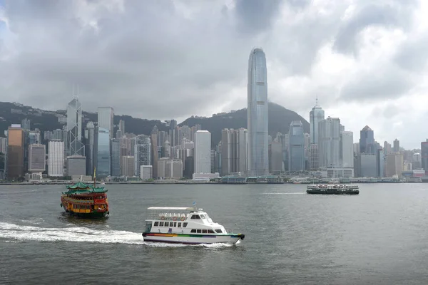 Hong Kong city downtown over Victoria bay — Stock Photo, Image