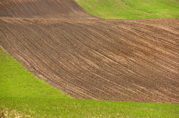 Landbouwgrond geploegd veld, lente, landschap, — Stockfoto