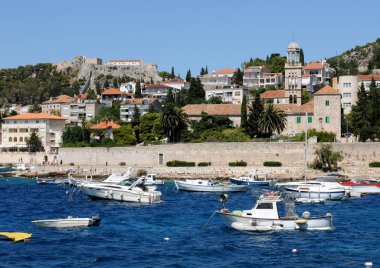 Turkuaz waterfront Hvar adası Dalmaçya, Hırvatistan