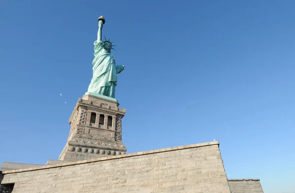 ニューヨーク、Ny、米国自由の女神像. — ストック写真