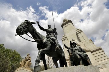 Madrid, İspanya, plaza de espana, anıtlar. ünlü kurgusal knight, don Kişot ve sancho pansa Cervantes'in hikayesi.
