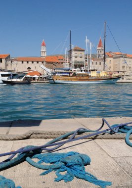 Trogir, Hırvatistan'daki Dalmaçya kıyıları.