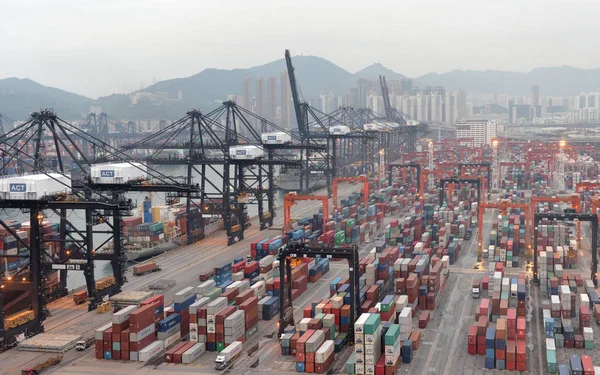 Hong Kong ipari kikötő és konténer rakomány export és import árut. Hong Kong, Kína. — Stock Fotó