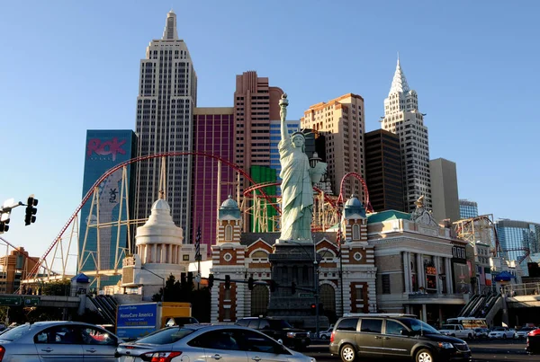 Nueva York-Nueva York Casino y Hotel fachada de la arquitectura cuenta con muchos de los iconos de la ciudad de Nueva York . — Foto de Stock