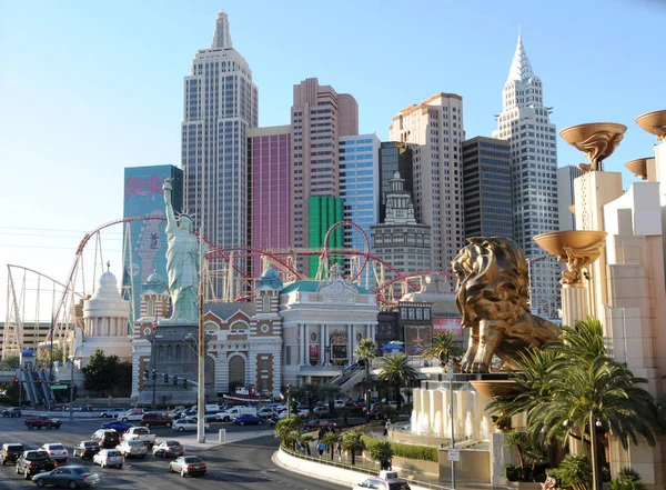 Nueva York-Nueva York Casino y Hotel fachada de la arquitectura cuenta con muchos de los iconos de la ciudad de Nueva York . — Foto de Stock