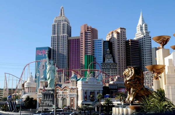 Nueva York-Nueva York Casino y Hotel fachada de la arquitectura cuenta con muchos de los iconos de la ciudad de Nueva York . — Foto de Stock