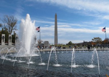 II. Dünya Savaşı Anıtı Ulusal Mall ve George Washington Anıtı