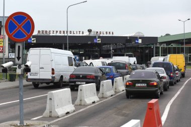 Polonya ve Ukrayna ve Polonya şehir Przemysl gelen bazı 15kms ile sınır Medyka-Shegyni denetim noktası.