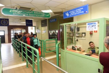 Polonya ve Ukrayna ve Polonya şehir Przemysl gelen bazı 15kms ile sınır Medyka-Shegyni denetim noktası.