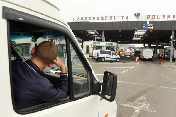 Polonya ve Ukrayna ve Polonya şehir Przemysl gelen bazı 15kms ile sınır Medyka-Shegyni denetim noktası.