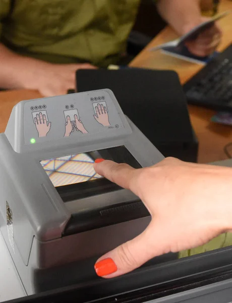 Fingerprint scan, border security, Interpol — Stock Photo, Image
