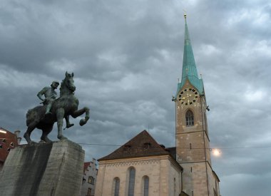 Hans Waldmann anıt ve Fraumunster Kilisesi, Zürih, İsviçre