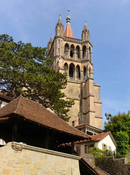 Wieża katedry Notre Dame w Lozannie, Szwajcaria — Zdjęcie stockowe
