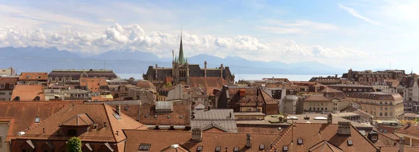Panorama de Lausana con la Iglesia de Saint-Francois, Suiza — Foto de Stock