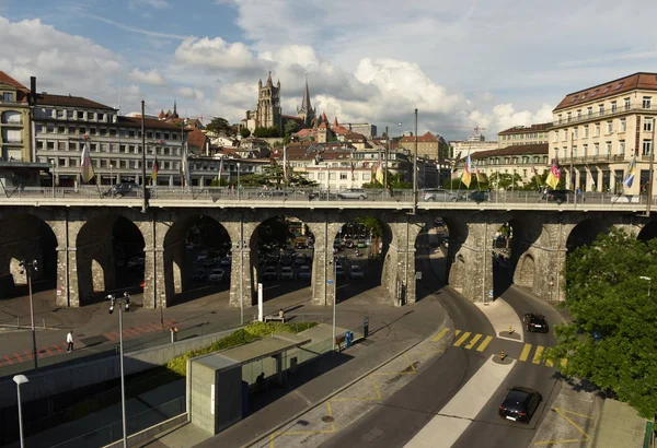 Lausanne cityscape with Grand Pont Bridge (The Big Bridge) and Cathedral of Notre Dame in Lausanne at the background, Lausanne, Switzerland. — Stock Photo, Image